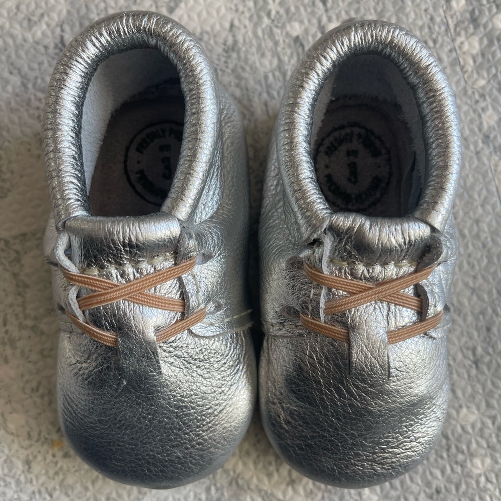 Freshly Picked Chrome Oxford Mini Sole Size 3 EUC